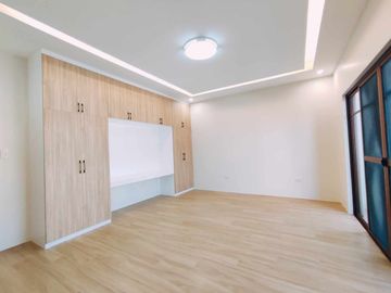For Sale Newly Built Stylish Design 3 storey House in Greenwoods Executive Village