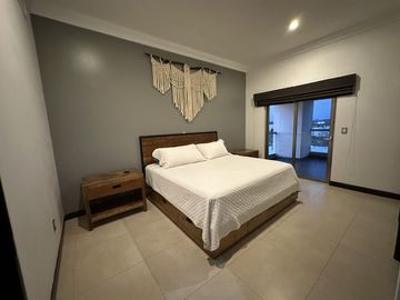 EN VENTA DEPARTAMENTO FRENTE AL MAR EN MAZATLAN DE TRES RECAMARAS (SECTOR CERRITOS) TORRE ESCONDIDO TOWER, CON ALBERCA, CANCHA DE PADEL, GYM, 193 M2