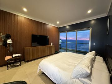 EN VENTA DEPARTAMENTO FRENTE AL MAR EN MAZATLAN DE TRES RECAMARAS (SECTOR CERRITOS) TORRE ESCONDIDO TOWER, CON ALBERCA, CANCHA DE PADEL, GYM, 193 M2