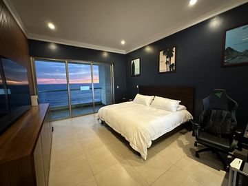 EN VENTA DEPARTAMENTO FRENTE AL MAR EN MAZATLAN DE TRES RECAMARAS (SECTOR CERRITOS) TORRE ESCONDIDO TOWER, CON ALBERCA, CANCHA DE PADEL, GYM, 193 M2