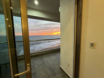 EN VENTA DEPARTAMENTO FRENTE AL MAR EN MAZATLAN DE TRES RECAMARAS (SECTOR CERRITOS) TORRE ESCONDIDO TOWER, CON ALBERCA, CANCHA DE PADEL, GYM, 193 M2