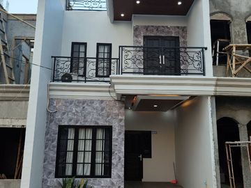 Rumah Dijual Di Cimanggis Depok Rumah Eropa +Rooftop Murah Tanpa DP 3 menit ke LRT Harjamukti Depok