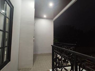 Rumah Dijual Di Cimanggis Depok Rumah Eropa +Rooftop Murah Tanpa DP 3 menit ke LRT Harjamukti Depok
