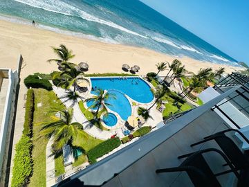 EN VENTA DEPARTAMENTO FRENTE AL MAR EN MAZATLÁN (SECTOR CERRITOS), DE DOS RECAMARAS C/U CON BAÑO COMPLETO, ALBERCA, SAUNA, GYM Y VISTA HERMOSA AL MAR