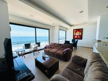 EN VENTA DEPARTAMENTO FRENTE AL MAR EN MAZATLÁN (SECTOR CERRITOS), DE DOS RECAMARAS C/U CON BAÑO COMPLETO, ALBERCA, SAUNA, GYM Y VISTA HERMOSA AL MAR