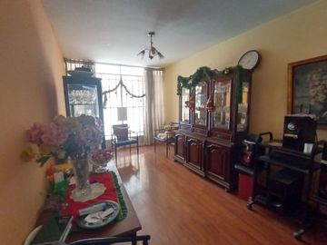 CASA AMPLIA EN VENTA EN COMAS