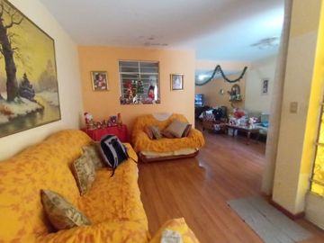 CASA AMPLIA EN VENTA EN COMAS
