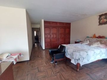 CASA AMPLIA EN VENTA EN COMAS