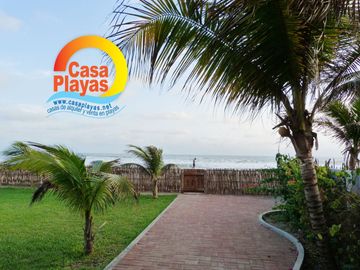 Casa Frente Al Mar de Venta en La Via a Data / Posorja, Playas Villamil