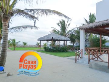 Casa Frente Al Mar de Venta en La Via a Data / Posorja, Playas Villamil