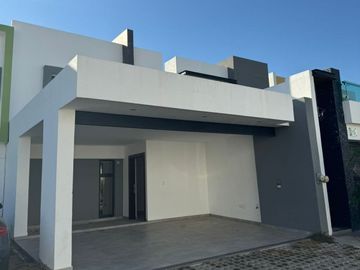 EN VENTA CASA EN CULIACAN EN BOSQUES DEL REY (EN PRIVADA PARAISO CON ALBERCA Y ASADOR), DE 3 RECAMARAS Y EQUIPADA CON COCINA, MINISPLIT Y CLOSET