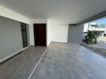 EN VENTA CASA EN CULIACAN EN BOSQUES DEL REY (EN PRIVADA PARAISO CON ALBERCA Y ASADOR), DE 3 RECAMARAS Y EQUIPADA CON COCINA, MINISPLIT Y CLOSET