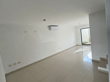 EN VENTA CASA EN CULIACAN EN BOSQUES DEL REY (EN PRIVADA PARAISO CON ALBERCA Y ASADOR), DE 3 RECAMARAS Y EQUIPADA CON COCINA, MINISPLIT Y CLOSET