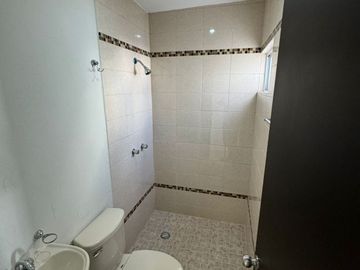 EN VENTA CASA EN CULIACAN EN BOSQUES DEL REY (EN PRIVADA PARAISO CON ALBERCA Y ASADOR), DE 3 RECAMARAS Y EQUIPADA CON COCINA, MINISPLIT Y CLOSET