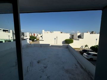 EN VENTA CASA EN CULIACAN EN BOSQUES DEL REY (EN PRIVADA PARAISO CON ALBERCA Y ASADOR), DE 3 RECAMARAS Y EQUIPADA CON COCINA, MINISPLIT Y CLOSET