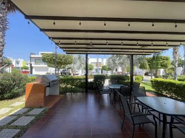 EN VENTA CASA EN CULIACAN EN BOSQUES DEL REY (EN PRIVADA PARAISO CON ALBERCA Y ASADOR), DE 3 RECAMARAS Y EQUIPADA CON COCINA, MINISPLIT Y CLOSET