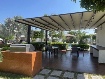 EN VENTA CASA EN CULIACAN EN BOSQUES DEL REY (EN PRIVADA PARAISO CON ALBERCA Y ASADOR), DE 3 RECAMARAS Y EQUIPADA CON COCINA, MINISPLIT Y CLOSET