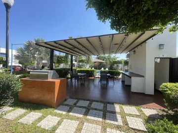 EN VENTA CASA EN CULIACAN EN BOSQUES DEL REY (EN PRIVADA PARAISO CON ALBERCA Y ASADOR), DE 3 RECAMARAS Y EQUIPADA CON COCINA, MINISPLIT Y CLOSET