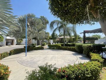 EN VENTA CASA EN CULIACAN EN BOSQUES DEL REY (EN PRIVADA PARAISO CON ALBERCA Y ASADOR), DE 3 RECAMARAS Y EQUIPADA CON COCINA, MINISPLIT Y CLOSET