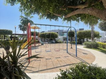 EN VENTA CASA EN CULIACAN EN BOSQUES DEL REY (EN PRIVADA PARAISO CON ALBERCA Y ASADOR), DE 3 RECAMARAS Y EQUIPADA CON COCINA, MINISPLIT Y CLOSET