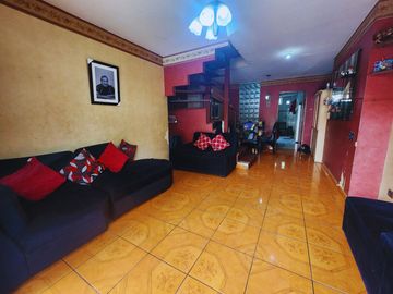 VENDO CASA DE 4 PISOS PUERTA DE HIERRO ATE