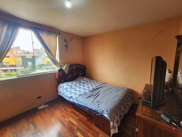 VENDO CASA DE 4 PISOS PUERTA DE HIERRO ATE