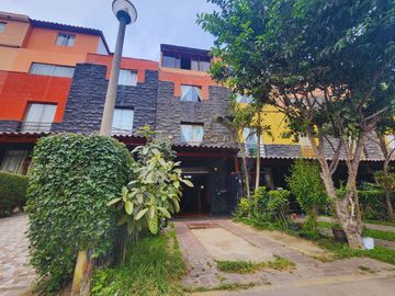 VENDO CASA DE 4 PISOS PUERTA DE HIERRO ATE