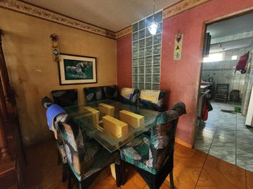 VENDO CASA DE 4 PISOS PUERTA DE HIERRO ATE