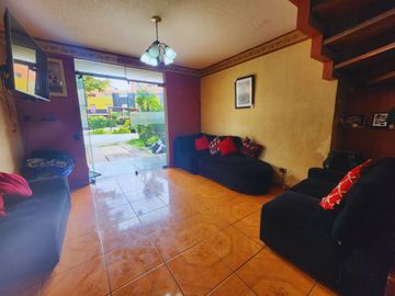 VENDO CASA DE 4 PISOS PUERTA DE HIERRO ATE