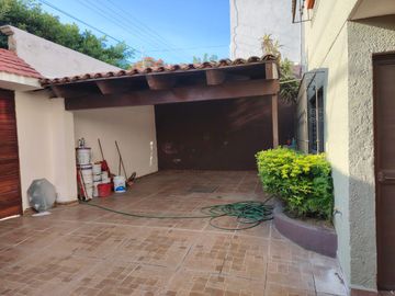 CASA EN VENTA EN CIUDAD DEL SOL, IDEAL REMODELAR U OFICINAS