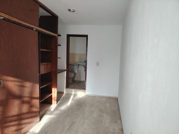 CASA EN VENTA EN CIUDAD DEL SOL, IDEAL REMODELAR U OFICINAS