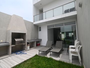 VENDO 2 CASAS DE PLAYA DE  200 M² 3 PISOS CON PISCINA, BUJAMA BAJA.