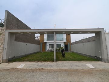 VENDO 2 CASAS DE PLAYA DE  200 M² 3 PISOS CON PISCINA, BUJAMA BAJA.