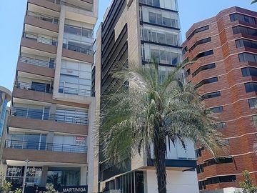 Departamento de venta Republica del Salvador, calle Portugal, piscina, cerca colegio Benalcazar