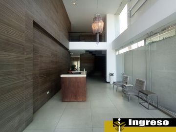 Departamento de venta Republica del Salvador, calle Portugal, piscina, cerca colegio Benalcazar
