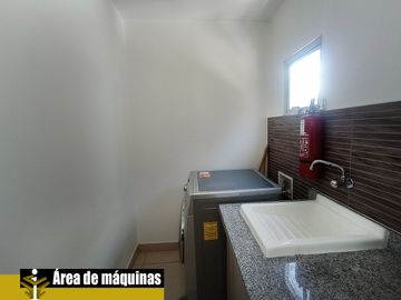Departamento de venta Republica del Salvador, calle Portugal, piscina, cerca colegio Benalcazar