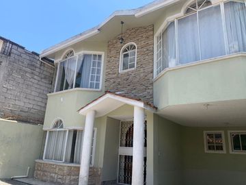 Venta Casa independiente CONOCOTO  en Sta. Monica a dos cuadras de Abdon Calderon y Ponce Enriquez