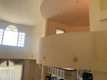 Venta Casa independiente CONOCOTO  en Sta. Monica a dos cuadras de Abdon Calderon y Ponce Enriquez