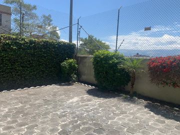 Venta Casa independiente CONOCOTO  en Sta. Monica a dos cuadras de Abdon Calderon y Ponce Enriquez