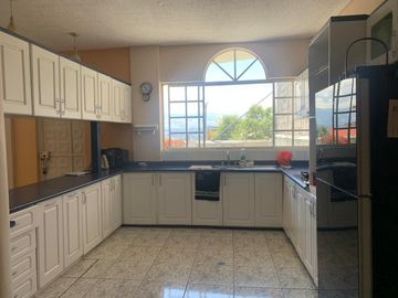 Venta Casa independiente CONOCOTO  en Sta. Monica a dos cuadras de Abdon Calderon y Ponce Enriquez