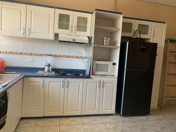 Venta Casa independiente CONOCOTO  en Sta. Monica a dos cuadras de Abdon Calderon y Ponce Enriquez