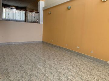 Venta Casa independiente CONOCOTO  en Sta. Monica a dos cuadras de Abdon Calderon y Ponce Enriquez
