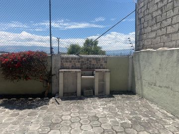 Venta Casa independiente CONOCOTO  en Sta. Monica a dos cuadras de Abdon Calderon y Ponce Enriquez