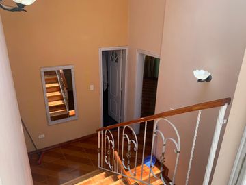 Venta Casa independiente CONOCOTO  en Sta. Monica a dos cuadras de Abdon Calderon y Ponce Enriquez