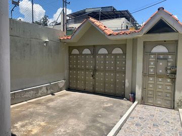 Venta Casa independiente CONOCOTO  en Sta. Monica a dos cuadras de Abdon Calderon y Ponce Enriquez