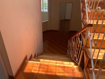 Venta Casa independiente CONOCOTO  en Sta. Monica a dos cuadras de Abdon Calderon y Ponce Enriquez