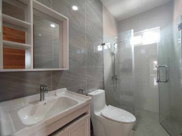 For Sale Newly Made Elegant Modern 3 storey House in Greenwoods Executive Village