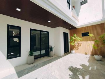 For Sale Newly Built Glamorous Modern 2 storey House in Greenwoods Executive Village