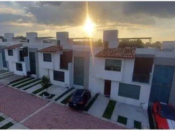 CASA EN VENTA EN CACALOMACAN