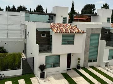 CASA EN VENTA EN CACALOMACAN
